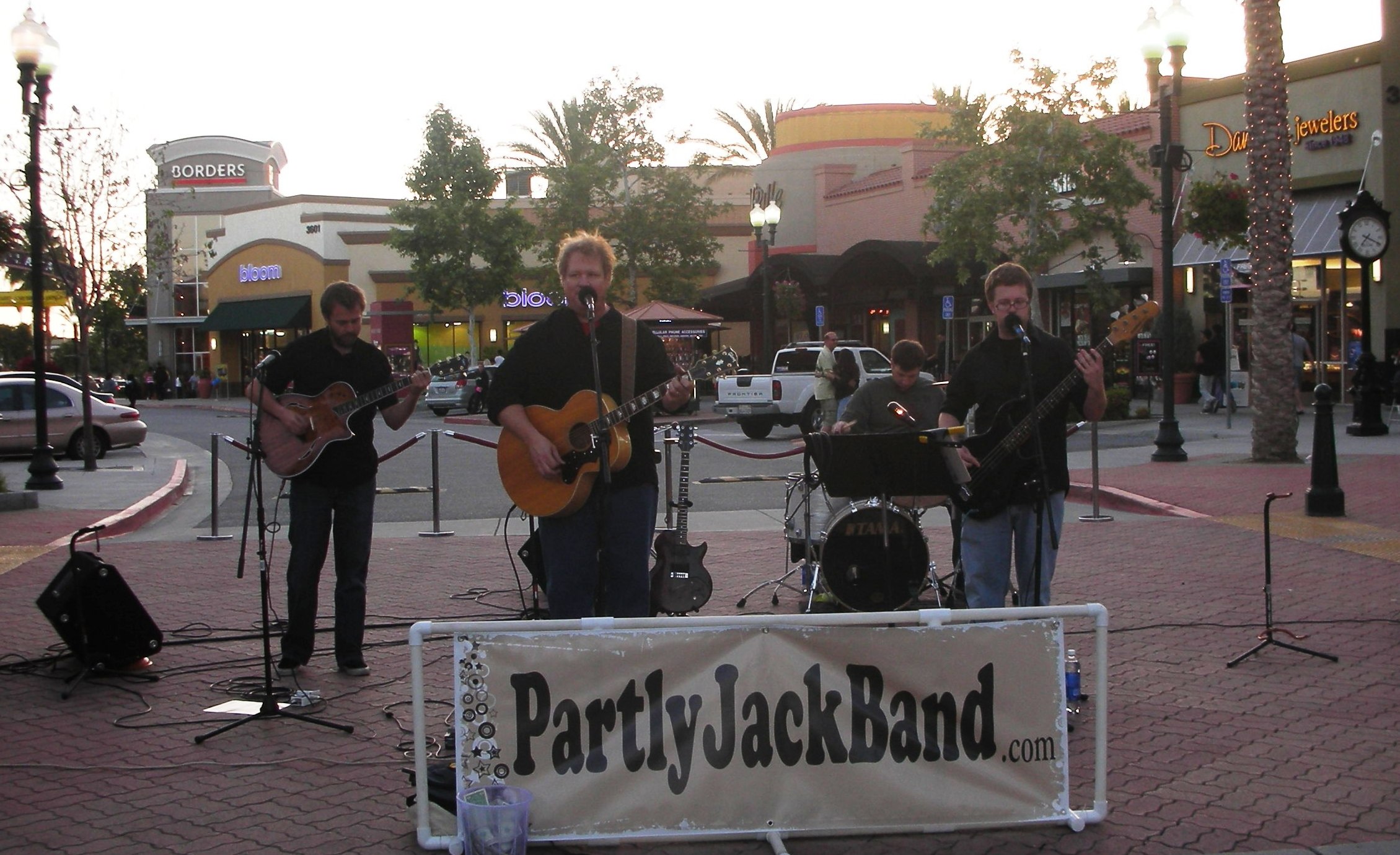 Partly Jack live at the Riverside Plaza :: May 2010